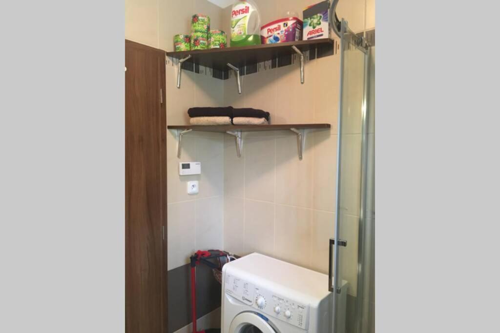 Prijemny Apartman Krovi V Rodinnem Domku Se Sdilenym Bazenem, Terasou A Zahradou Exterior photo