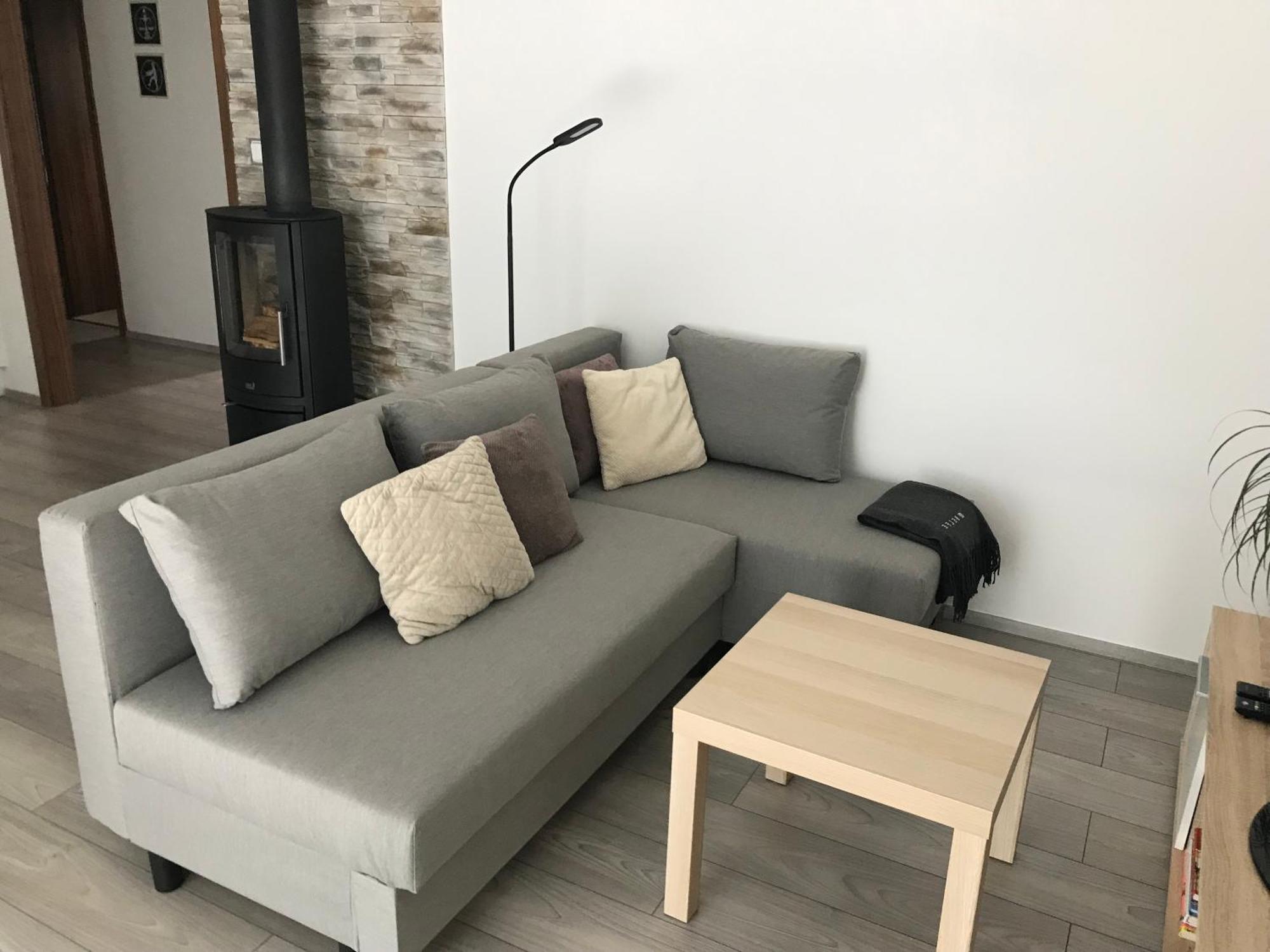 Prijemny Apartman Krovi V Rodinnem Domku Se Sdilenym Bazenem, Terasou A Zahradou Exterior photo