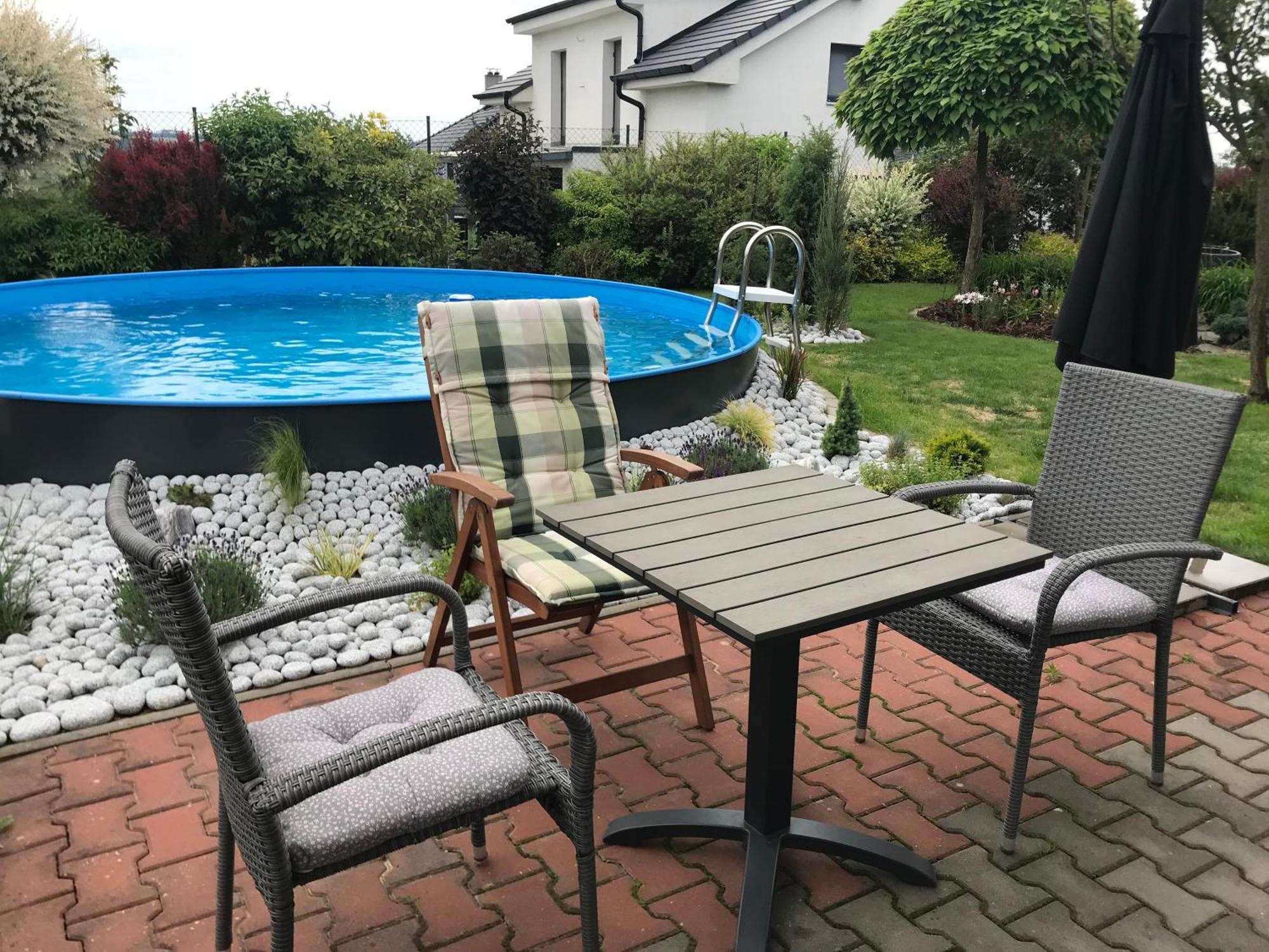 Prijemny Apartman Krovi V Rodinnem Domku Se Sdilenym Bazenem, Terasou A Zahradou Exterior photo